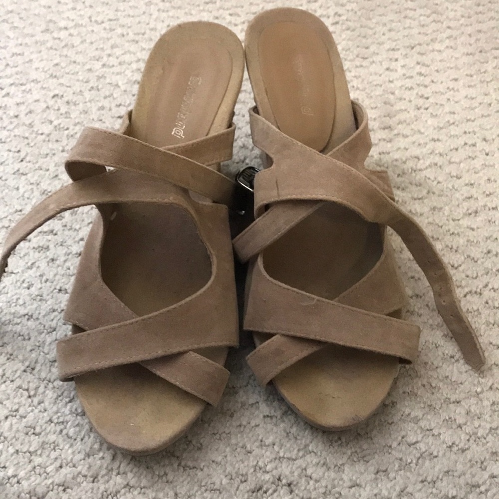 Nude Wedges - Picture 3 of 4